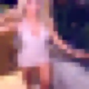 Nora, 23 ans, dispo pour plan cul à Ahuy