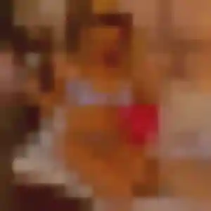 Sixtine, 23 ans, en ligne à Arzano pour un plan cul