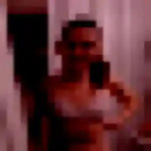 Karen, 22 ans, disponible à Avranches pour une rencontre coquine