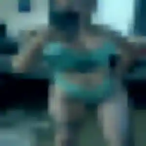 Lucie, 27 ans, connectée à Bonnes pour un plan cul