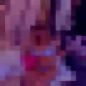 Charmante Domitille, 32 ans à Cannes-et-Clairan - voir sa photo