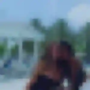 Découvre Yasmine, 23 ans à Demigny en privé