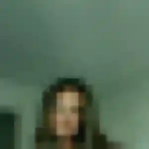Contacte Lena, 29 ans à Eyrans en t'inscrivant
