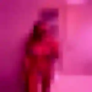 Contacte Helena, 23 ans à Ganac en privé