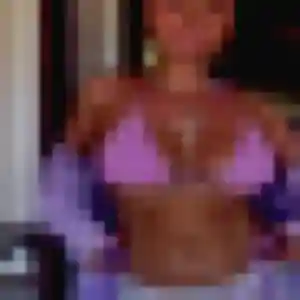 Ambre, 22 ans, disponible à Labarde pour un plan cul