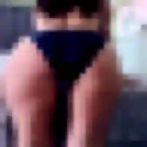 Perrine, fille de 23 ans veut plan cul à Lullin
