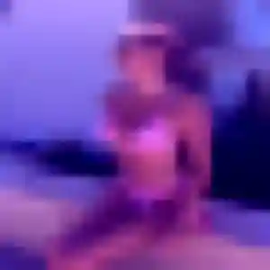 Anais, 26 ans, connectée à Nérac pour un plan cul