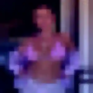 Contacte Eliane, 28 ans à Neuf-Mesnil en privé