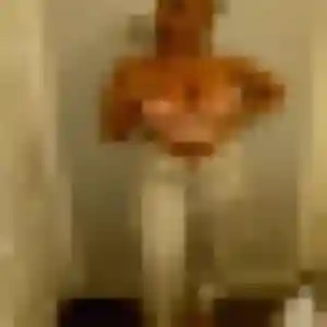 Nadine, 30 ans, disponible à Oullins-Pierre-Bénite pour une rencontre coquine