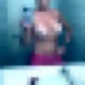 Caroline, 40 ans, disponible à Saint-Hymer pour un plan cul