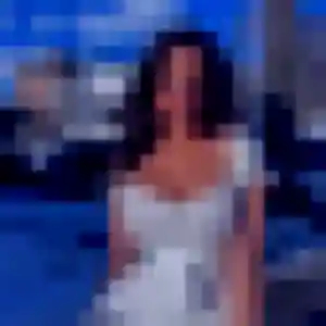 Dina (25 ans) à Saint-Sériès attend une rencontre aujourd'hui