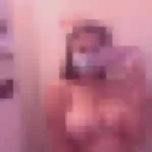 Regine, 29 ans, connectée à Tonquédec pour une rencontre coquine