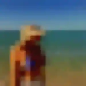 Découvre Celeste, 42 ans à Val-de-Livenne en privé