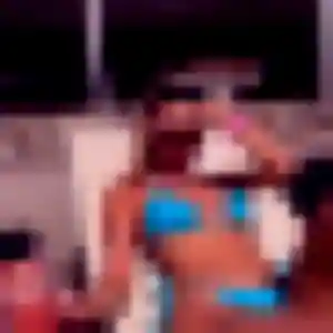 Elena, 27 ans, en ligne à Vallans pour un plan cul