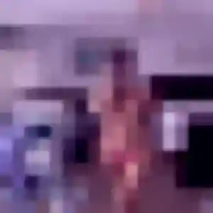 Nicole, 33 ans, disponible à Villars pour un plan cul